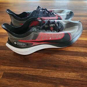 Nike Zoom Gravity Sneakers